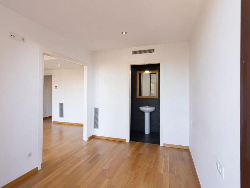 Квартира после ремонта с террасой в Quadrat d’Or, Барселона. Фото:  7