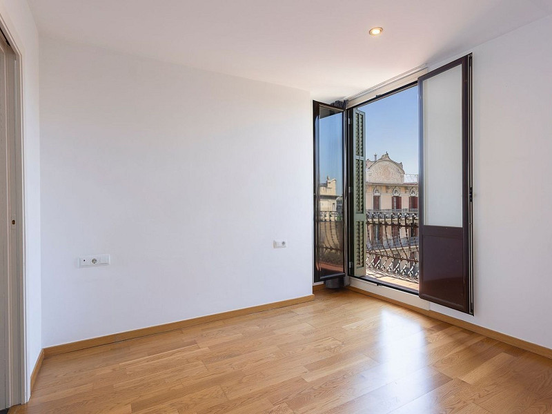 Квартира после ремонта с террасой в Quadrat d’Or, Барселона. Фото:  18