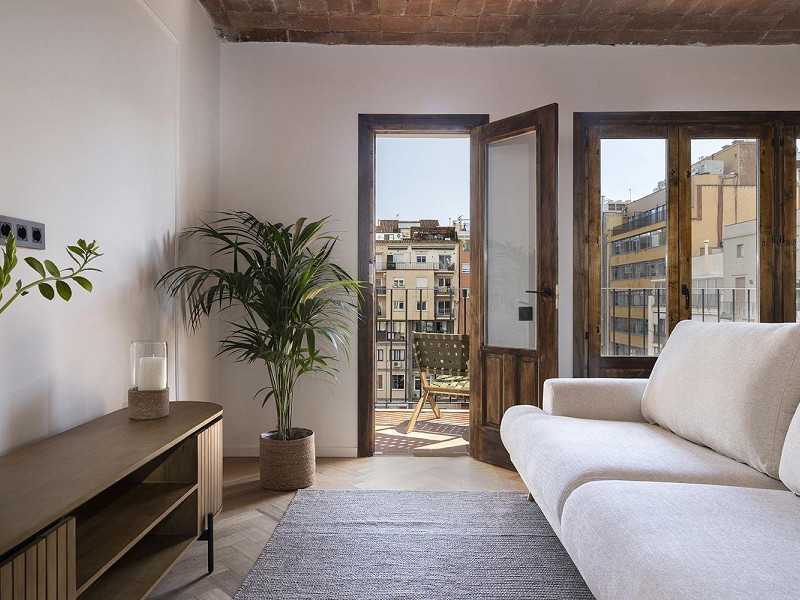 Отремонтированная квартира с частной террасой на Consell de Cent, рядом с Passeig de Gràcia. Фото:  3