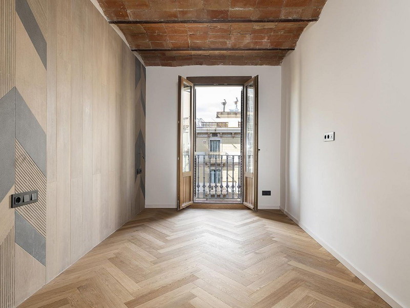 Отремонтированная квартира с частной террасой на Consell de Cent, рядом с Passeig de Gràcia. Фото:  29
