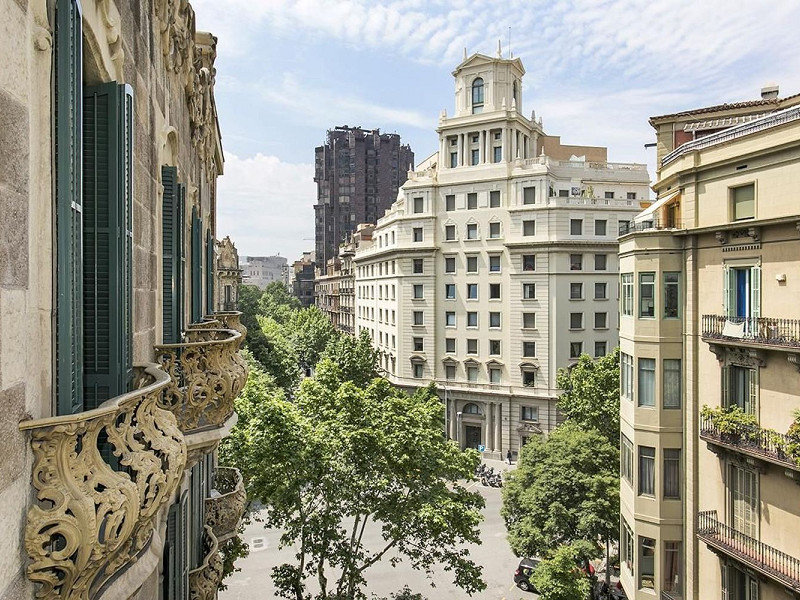 Отремонтированная квартира с частной террасой на Consell de Cent, рядом с Passeig de Gràcia. Фото:  32