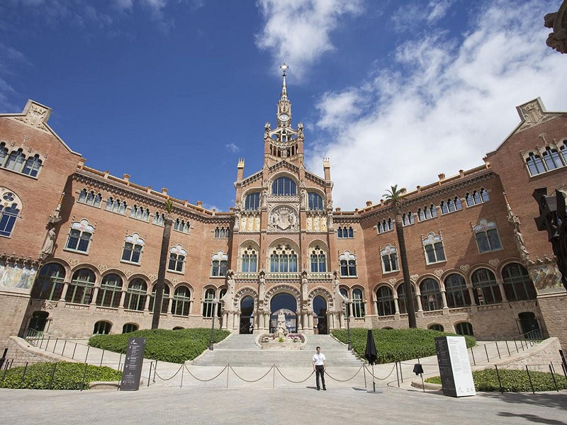 Отремонтированная квартира с частной террасой на Consell de Cent, рядом с Passeig de Gràcia. Фото:  37