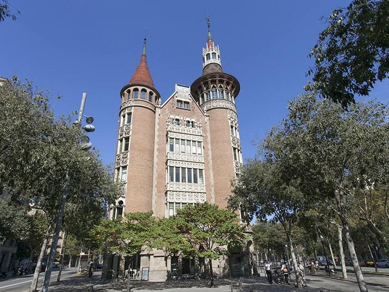 Отремонтированная квартира с частной террасой на Consell de Cent, рядом с Passeig de Gràcia. Фото:  40