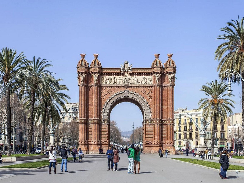 Отремонтированная квартира с частной террасой на Consell de Cent, рядом с Passeig de Gràcia. Фото:  41