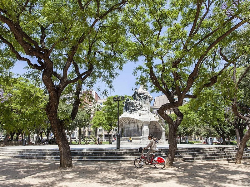 Отремонтированная квартира с частной террасой на Consell de Cent, рядом с Passeig de Gràcia. Фото:  42