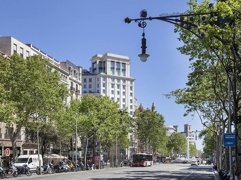 Отремонтированная квартира с частной террасой на Consell de Cent, рядом с Passeig de Gràcia. Фото:  44