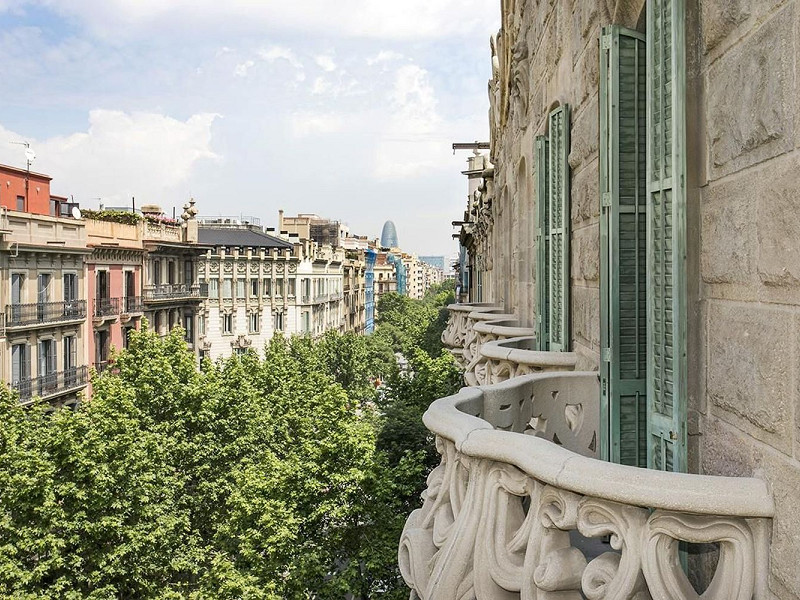 Отремонтированная квартира с частной террасой на Consell de Cent, рядом с Passeig de Gràcia. Фото:  45