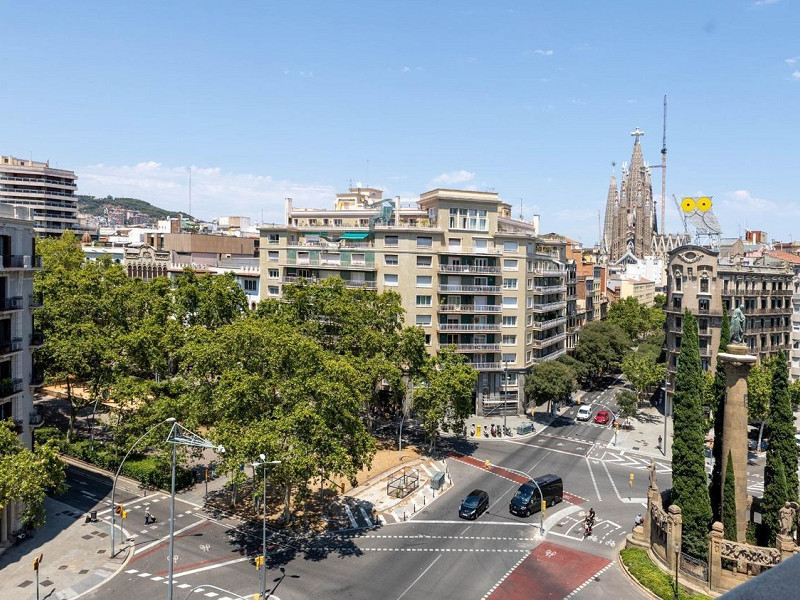 Отремонтированная квартира с видом на Саграда Фамилия и парковкой – Diagonal / Passeig Sant Joan. Фото:  1