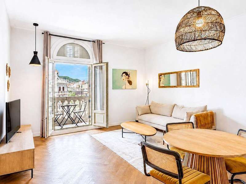 Отремонтированная квартира с видом на Саграда Фамилия и парковкой – Diagonal / Passeig Sant Joan. Фото:  2