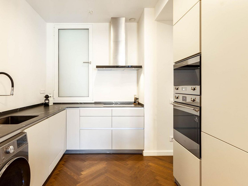 Отремонтированная квартира с видом на Саграда Фамилия и парковкой – Diagonal / Passeig Sant Joan. Фото:  13