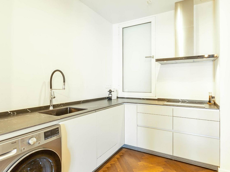 Отремонтированная квартира с видом на Саграда Фамилия и парковкой – Diagonal / Passeig Sant Joan. Фото:  14