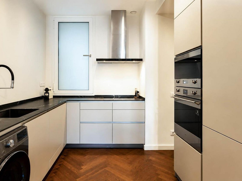 Отремонтированная квартира с видом на Саграда Фамилия и парковкой – Diagonal / Passeig Sant Joan. Фото:  15