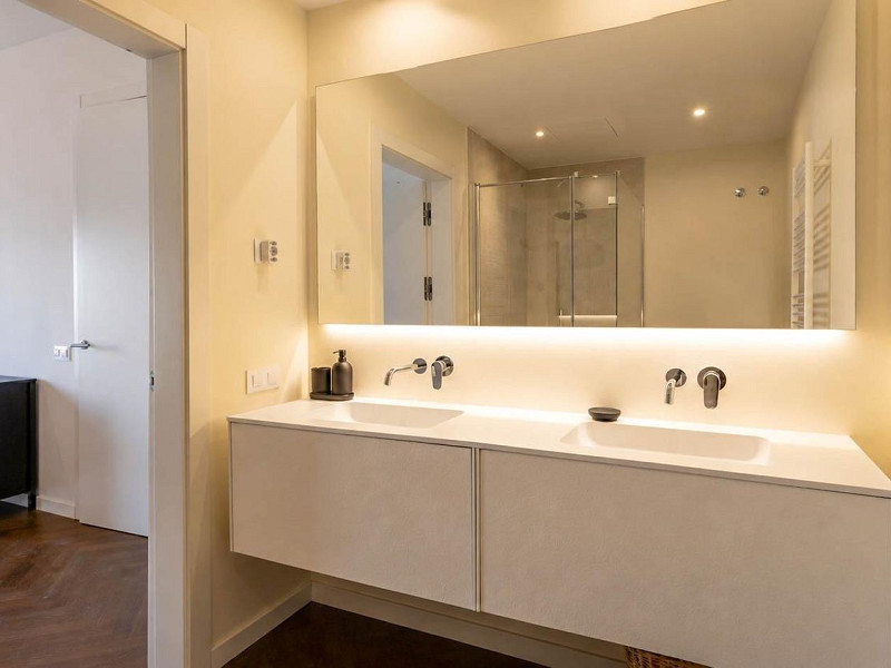 Отремонтированная квартира с видом на Саграда Фамилия и парковкой – Diagonal / Passeig Sant Joan. Фото:  21