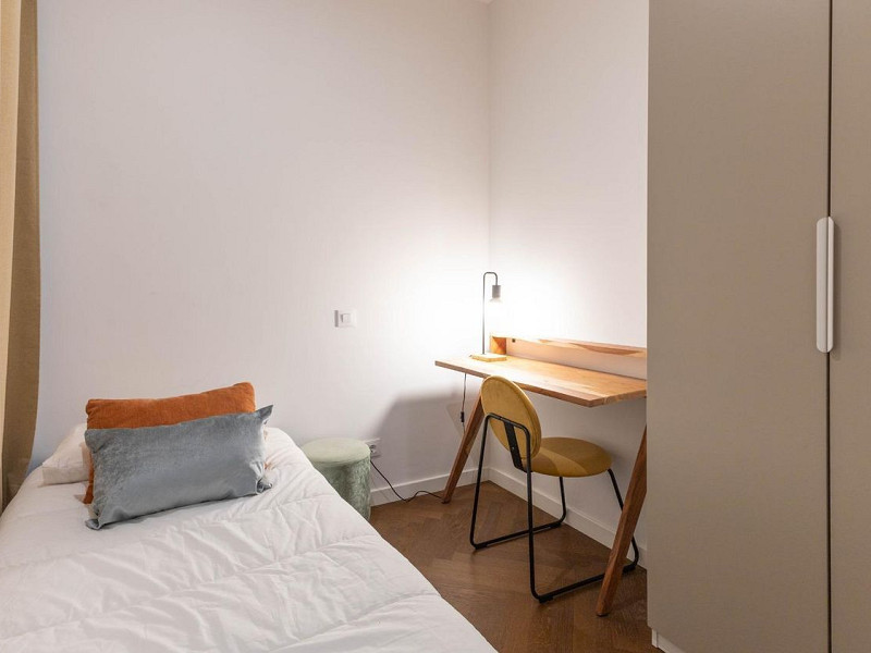 Отремонтированная квартира с видом на Саграда Фамилия и парковкой – Diagonal / Passeig Sant Joan. Фото:  24