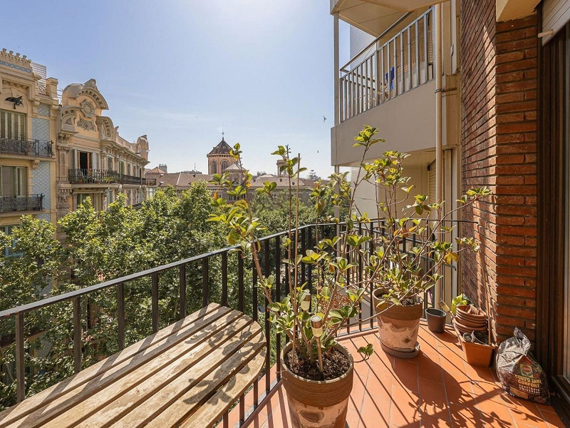 Квартира с балконом и лифтом на Enric Granados, Eixample. Фото:  1