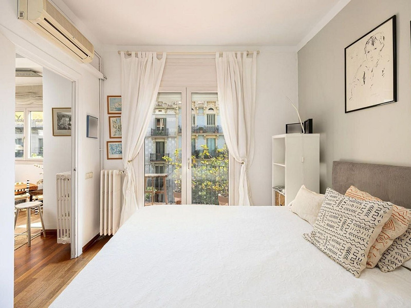 Квартира с балконом и лифтом на Enric Granados, Eixample. Фото:  9