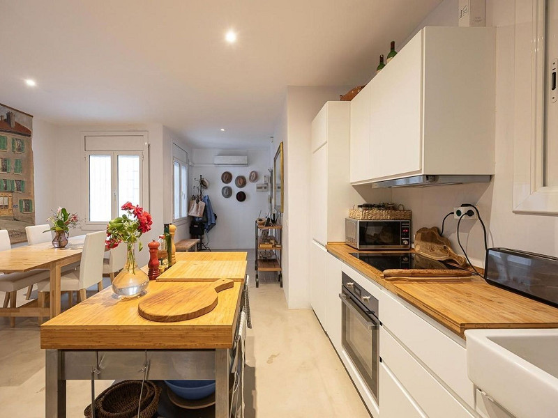 Квартира с балконом и лифтом на Enric Granados, Eixample. Фото:  23