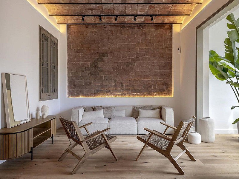 Реновированная квартира с 4 спальнями и 3 балконами на Gran Vía – Eixample. Фото:  4