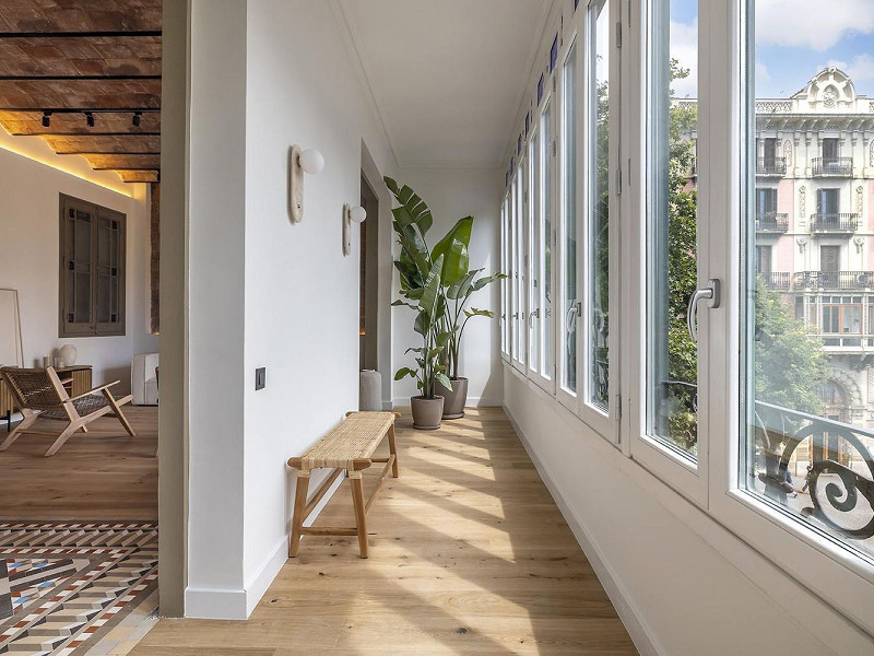 Реновированная квартира с 4 спальнями и 3 балконами на Gran Vía – Eixample. Фото:  5