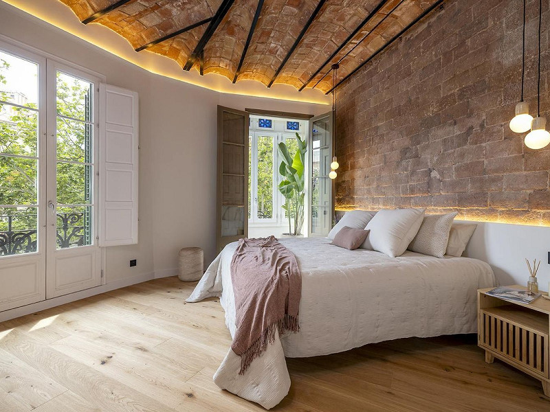 Реновированная квартира с 4 спальнями и 3 балконами на Gran Vía – Eixample. Фото:  10