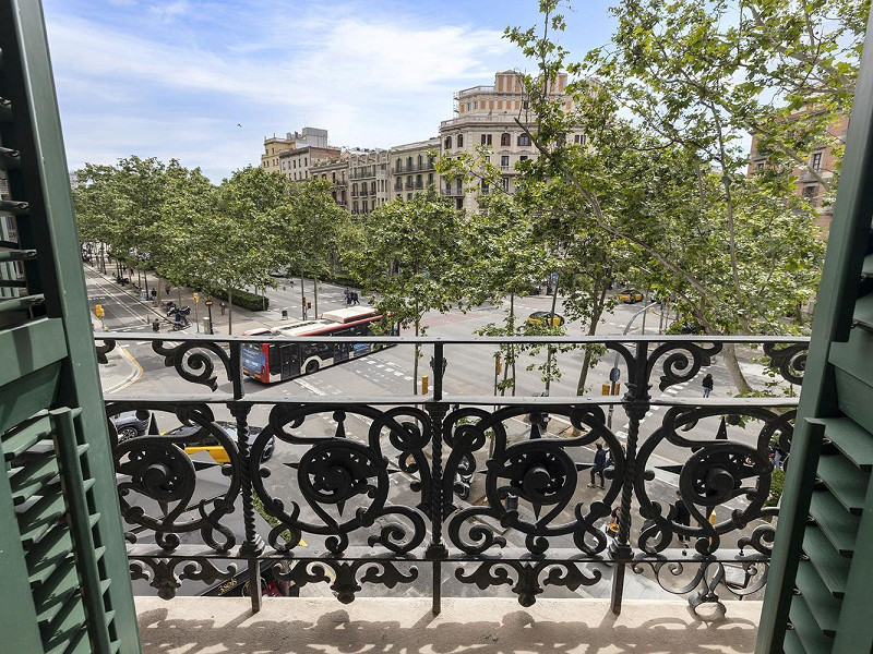 Реновированная квартира с 4 спальнями и 3 балконами на Gran Vía – Eixample. Фото:  11
