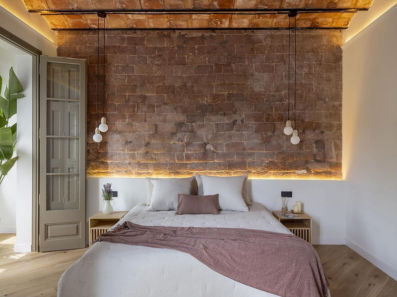 Реновированная квартира с 4 спальнями и 3 балконами на Gran Vía – Eixample. Фото:  13
