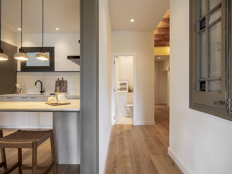 Реновированная квартира с 4 спальнями и 3 балконами на Gran Vía – Eixample. Фото:  19