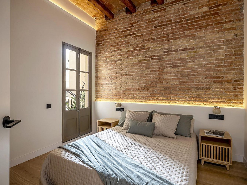 Реновированная квартира с 4 спальнями и 3 балконами на Gran Vía – Eixample. Фото:  23