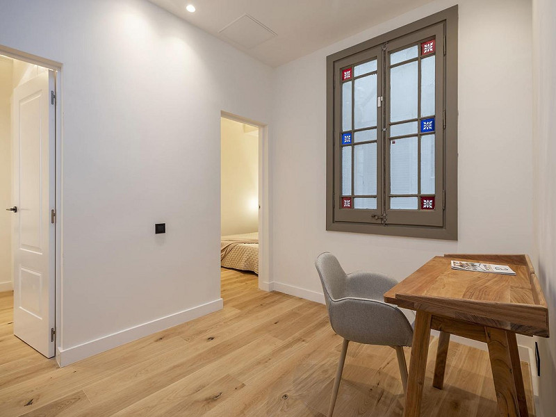 Реновированная квартира с 4 спальнями и 3 балконами на Gran Vía – Eixample. Фото:  26