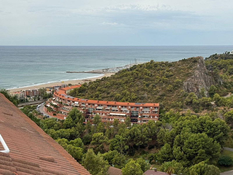 Трёхэтажное шале с видом на море в Les Botigues de Sitges. Фото:  19