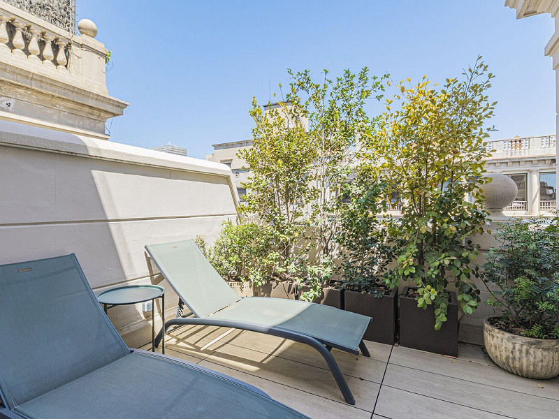 Duplex Penthouse with Expansive Terraces in Sant Gervasi-Galvany, Barcelona. Photo:  37