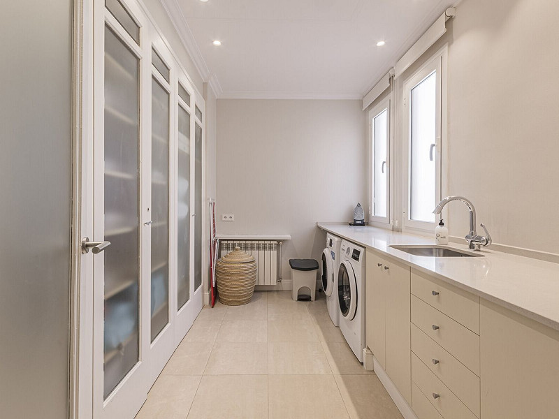 Duplex Penthouse with Expansive Terraces in Sant Gervasi-Galvany, Barcelona. Photo:  63