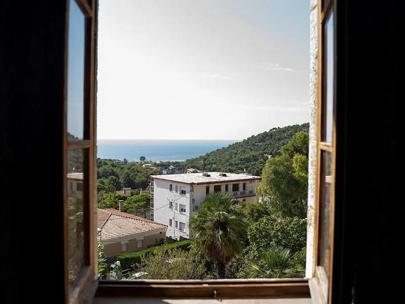 Modernist house in Castelldefels. Photo:  21