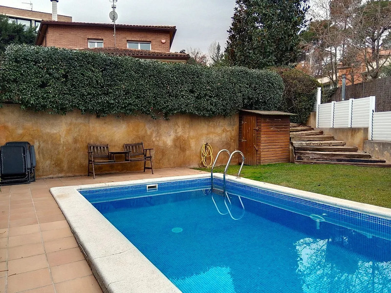 Country house with tourist license in the area of La Vall d'en Bas in Sant Cugat. Photo:  34