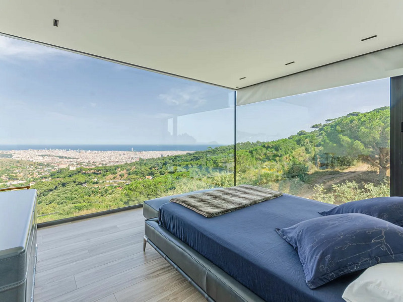 Эксклюзивная вилла с 360º панорамным видом на Барселону и окрестности . Фото:  11