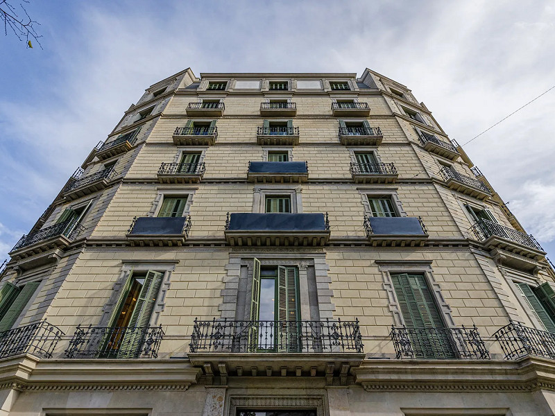 Отреставрированная квартира на знаменитом Пасео-де-Грасия. Фото:  37