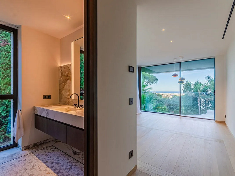 Newly built luxury villas in the most exclusive location of Barcelona in the Pedralbes area. Photo:  24