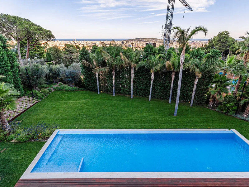 Newly built luxury villas in the most exclusive location of Barcelona in the Pedralbes area. Photo:  33