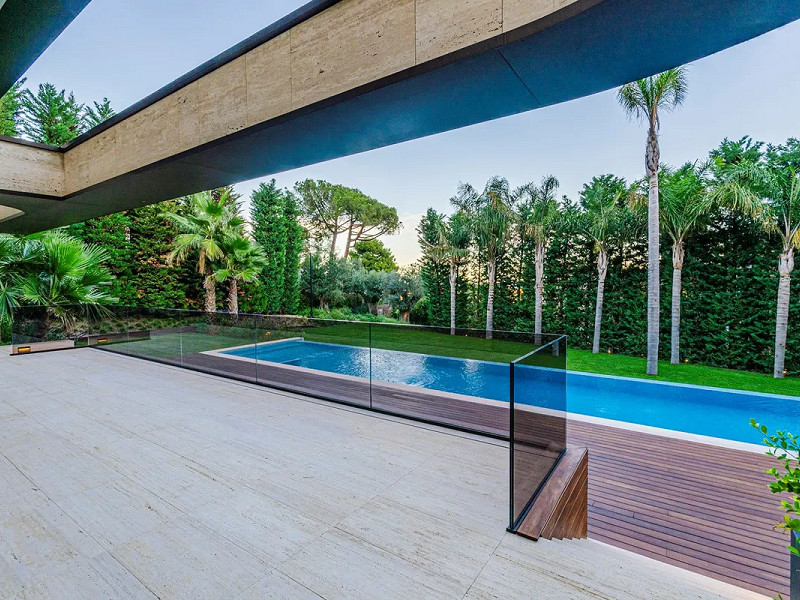 Newly built luxury villas in the most exclusive location of Barcelona in the Pedralbes area. Photo:  37