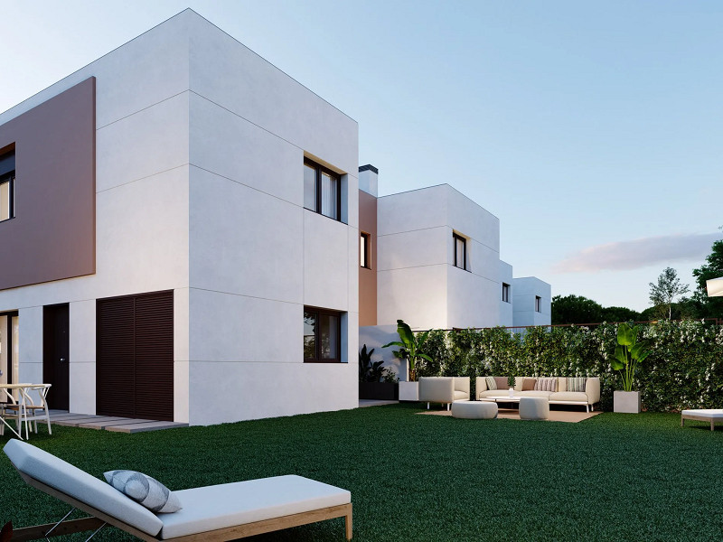 Stylish townhouses under construction in Calafell on the Costa Dorada. Photo:  12